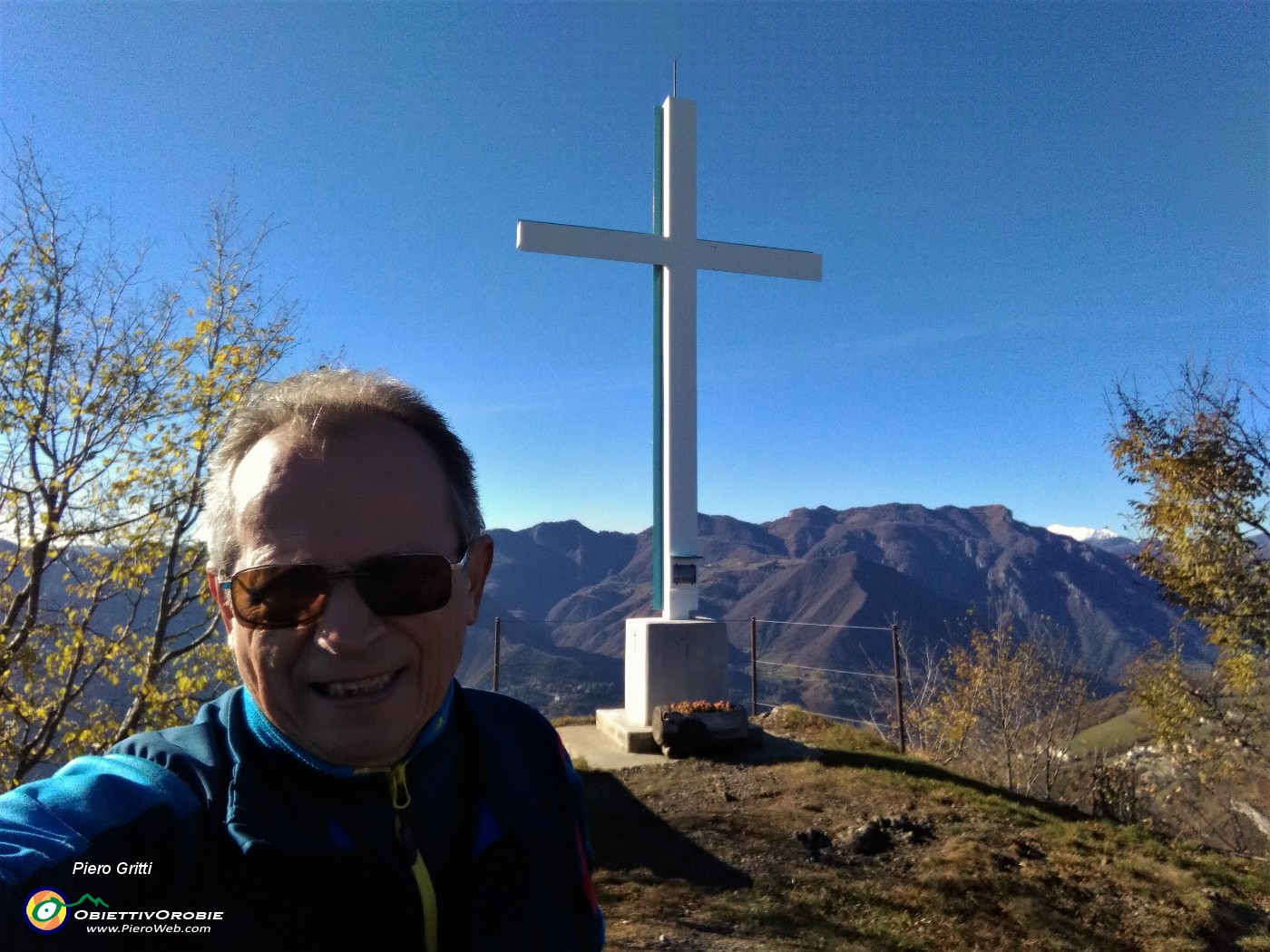 15 Alla croce della Crus di Coregn con vista in Molinasco-Sornadello.jpg